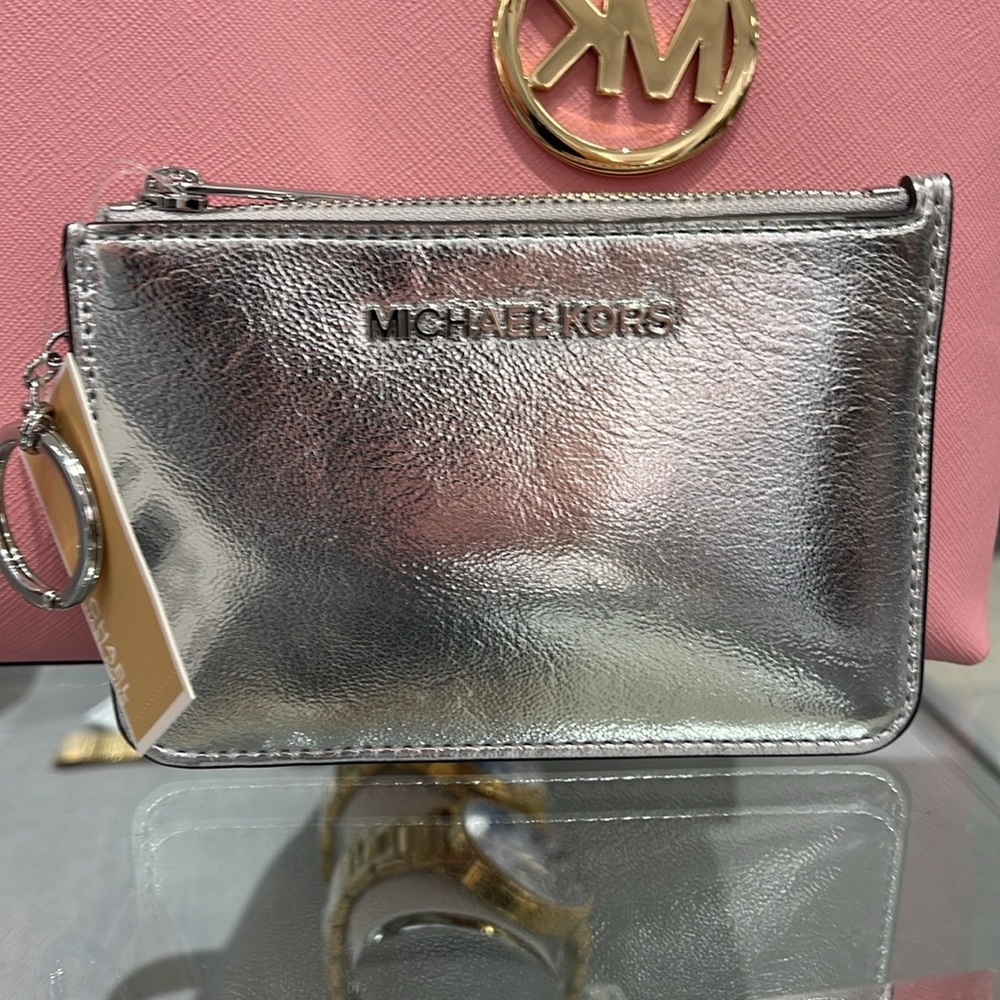 MICHAEL KORS
Jet Set Travel Small Top Zip Coin Pouch With ID
Silver 
NWT